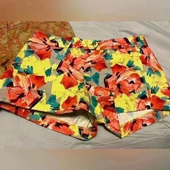 J. Crew Ladies Two pairs of Floral Printed Shorts size 6 - Picture 12 of 15